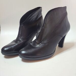 Liz Claiborne Black Leather Bonnie Heeled Boots